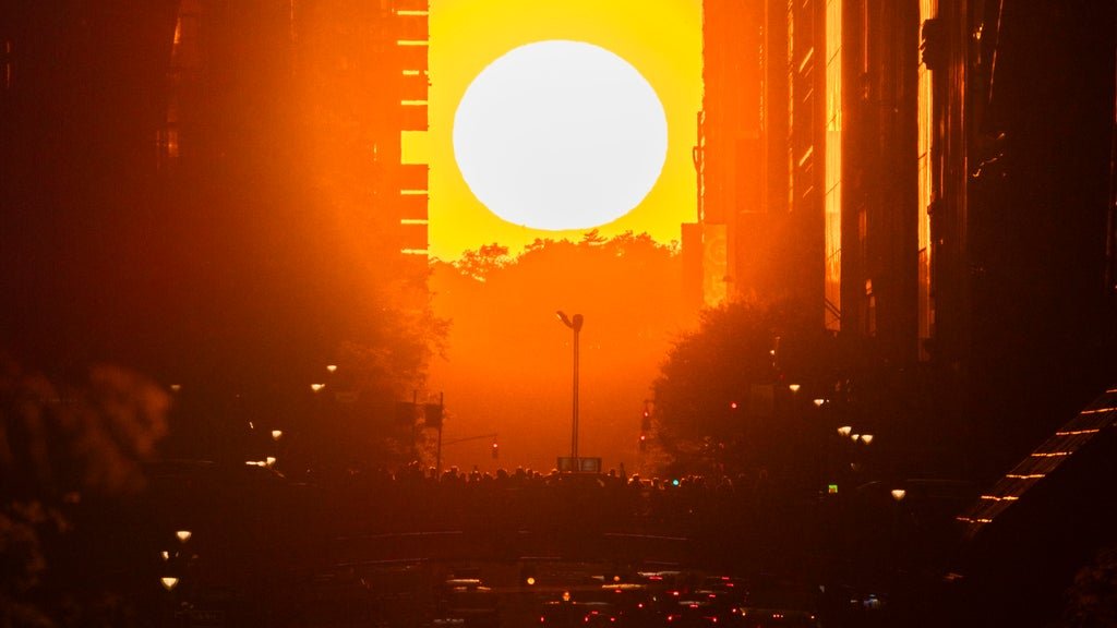Manhattanhenge 2026 Tonight: Best Viewing Spots and Weather Forecast