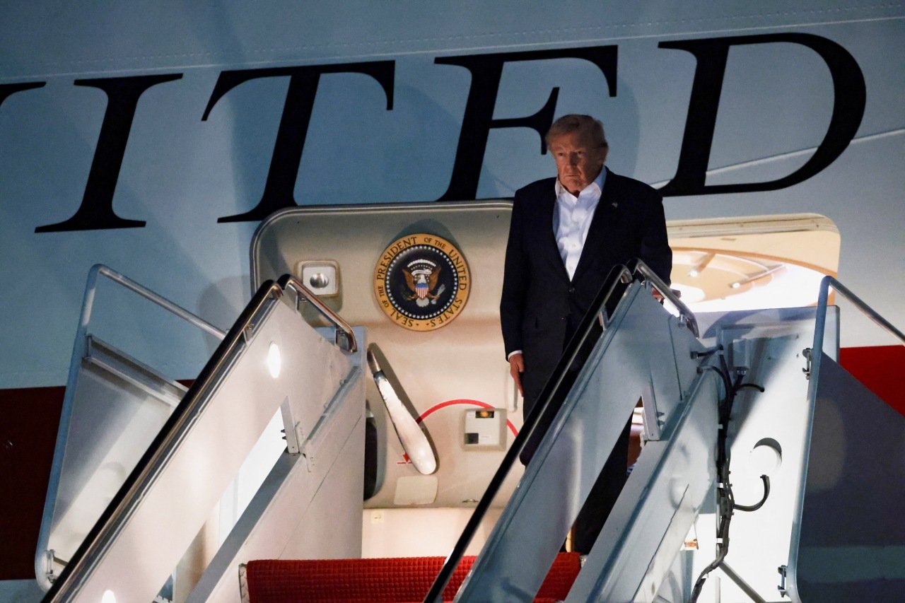 Trump’s Subpoenas Target New York Times Reporters Over Air Force One Coverage