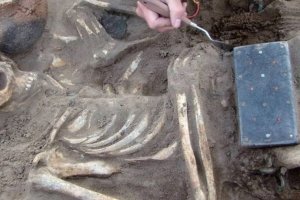 Ancient Woman with ‘iPhone’ Found in Russian Atlantis