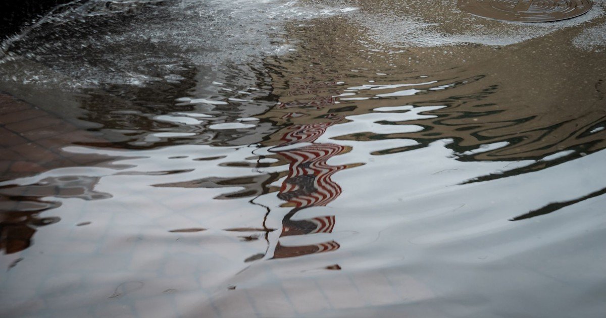Drained Reflecting Pool Sparks New Concerns