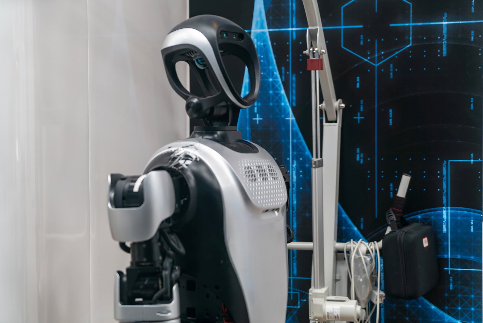 Humanoid Robots Successfully Perform 2 Surgeries for First Time