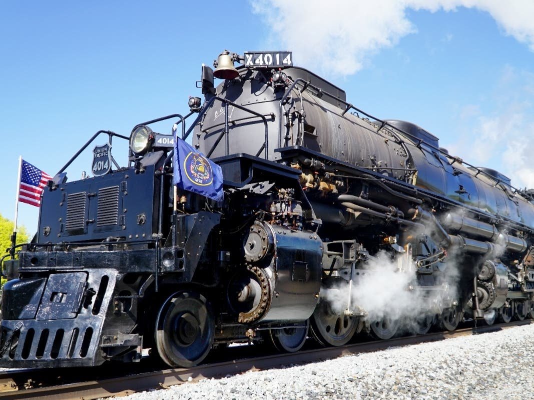 Big Boy 4014 Rolls Through Lemont on Coast-to-Coast Journey