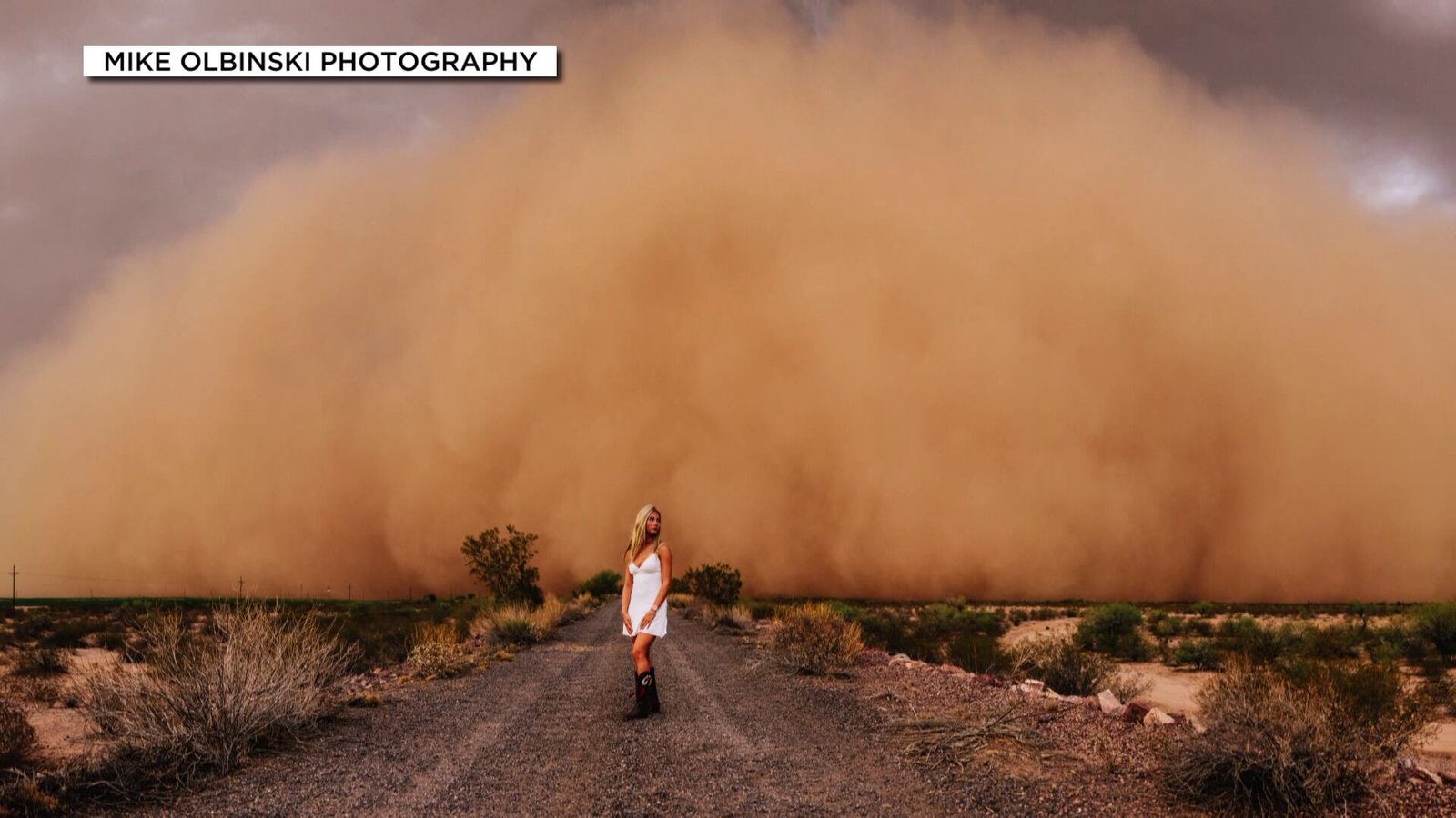 Meteorologist-in-the-making captures senior photos in Arizona dust storm